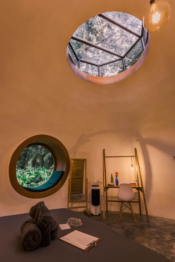 Deluxe Suite, 1 King Bed, Garden View (Dome with Panoramic View)