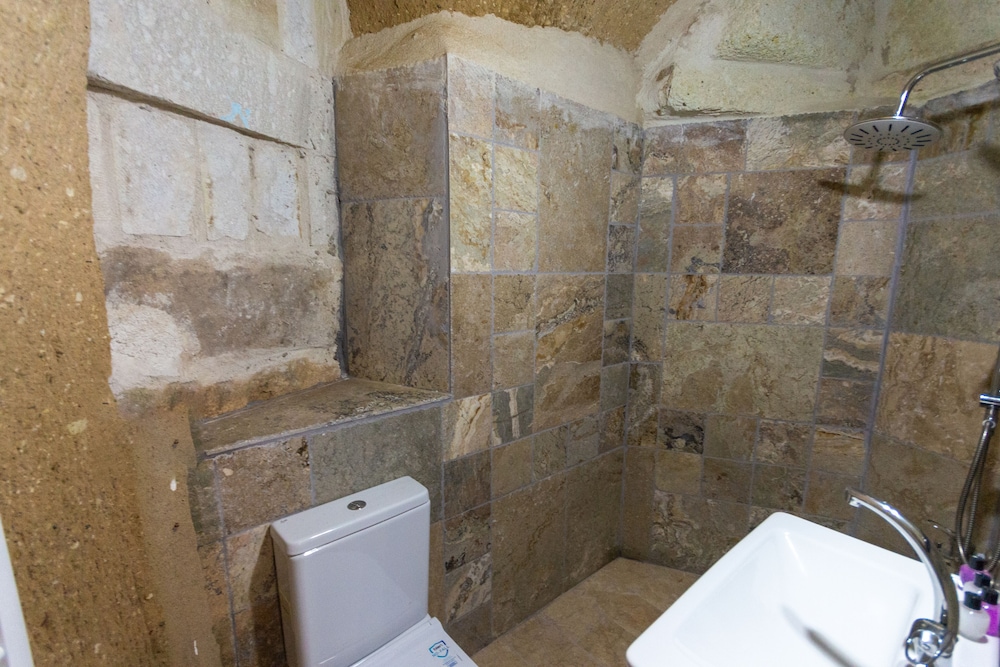 Traditional Triple Room, Multiple Beds photo 3