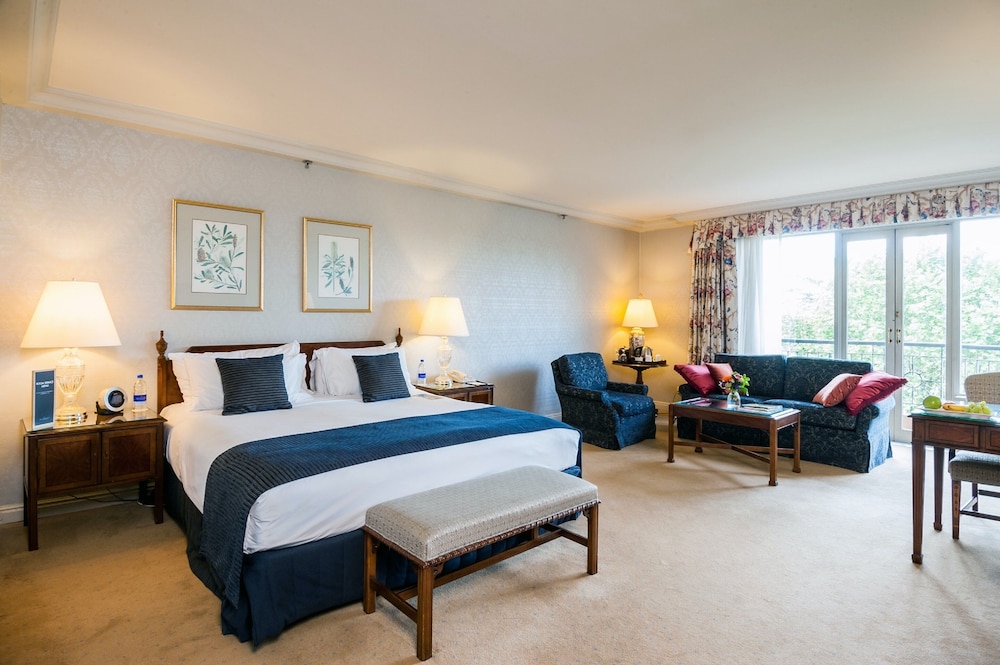 Deluxe King Room - Staycation