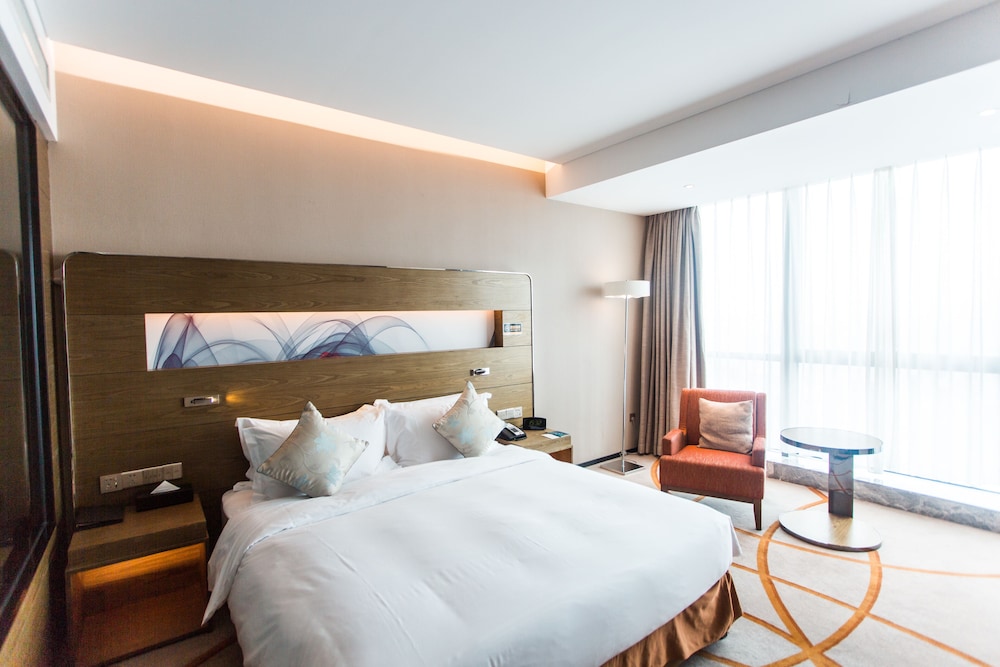 Superior Room, 1 King Bed photo 1