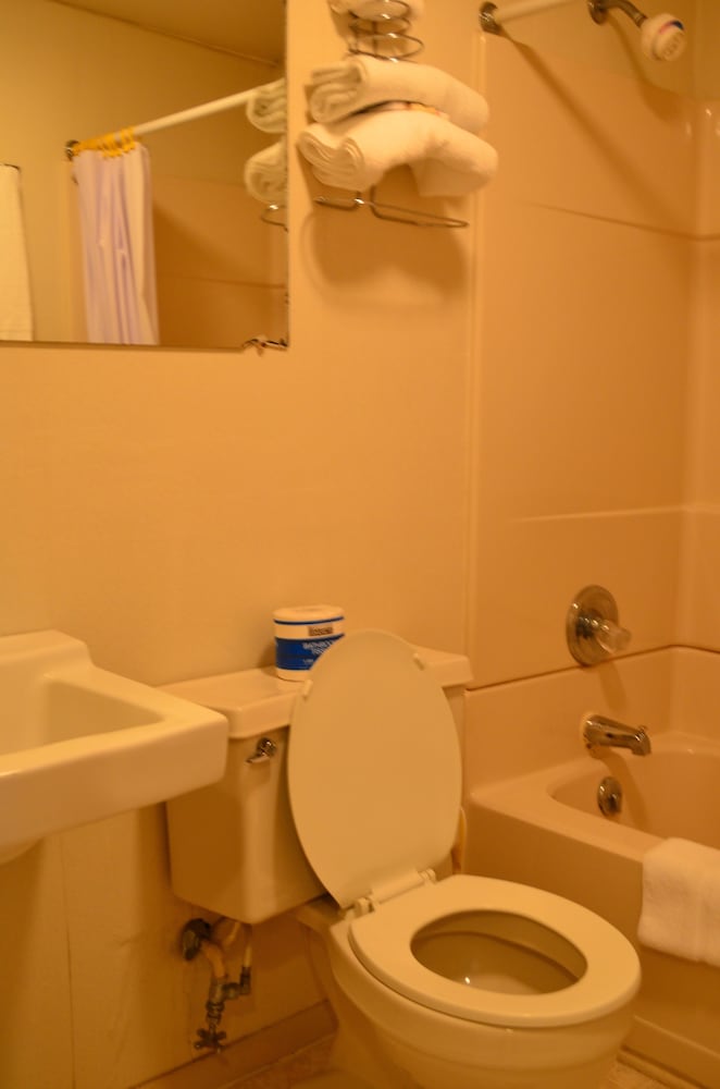 Standard Double Room, 2 Double Beds, Partial Lake View photo 3