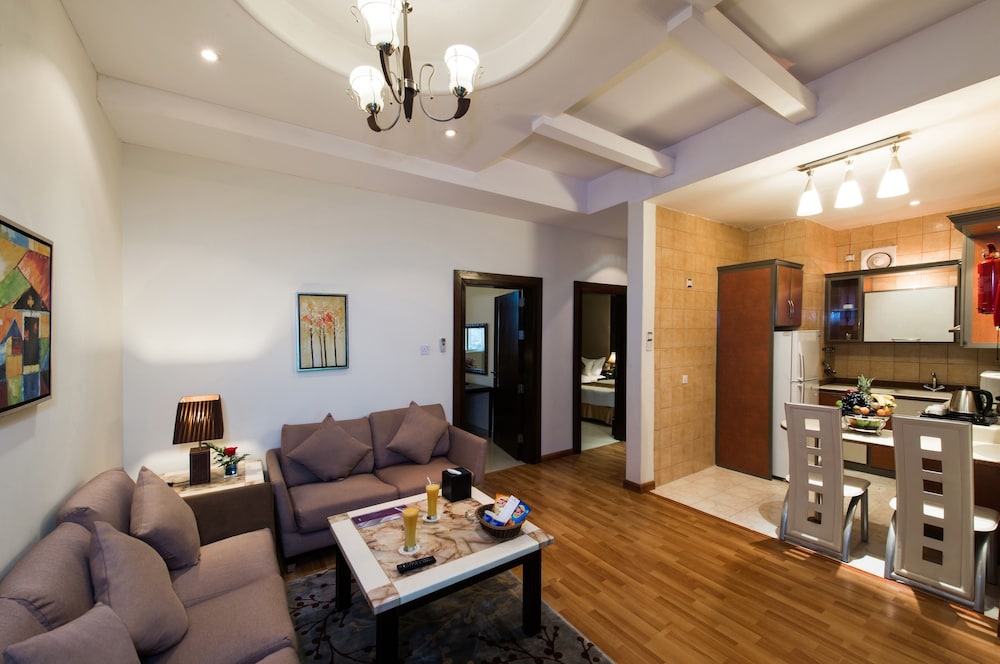 Suite, 3 Bedrooms (With 2 Bathrooms) photo 3