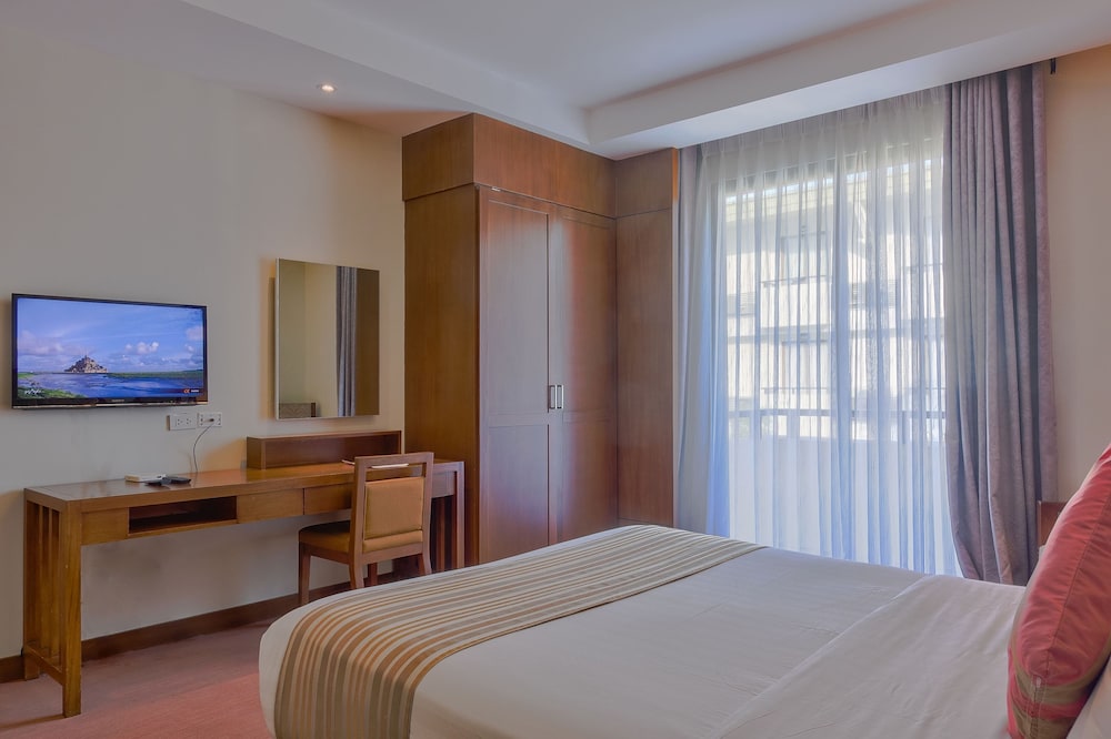 2 Bedroom Suite - Photo 8