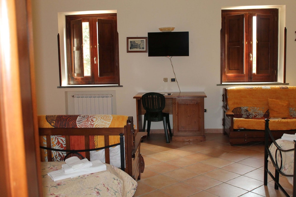 Family Room, 1 Bedroom, Bathtub, Mountain View (Capri) photo 3