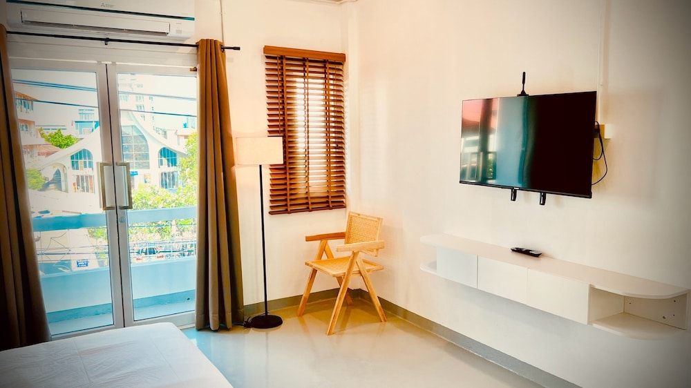 Executive Suite, City View photo 3