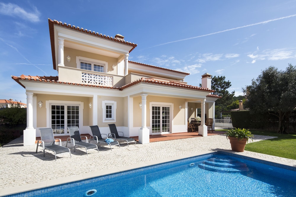 Classic Villa, 4 Bedrooms, Private Pool, Garden Area