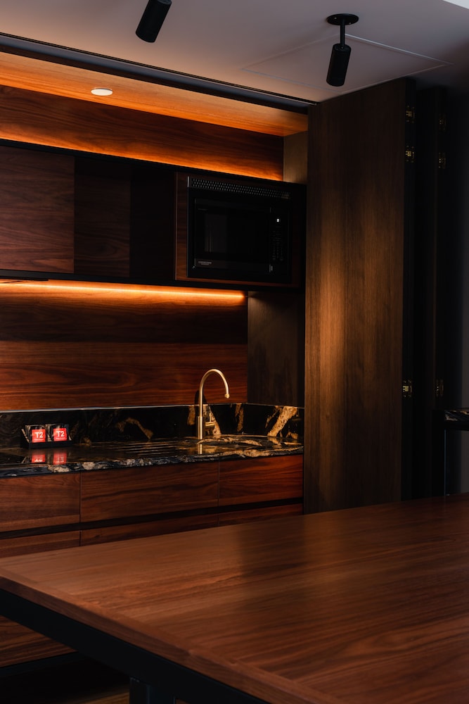 The Suite - Photo 16