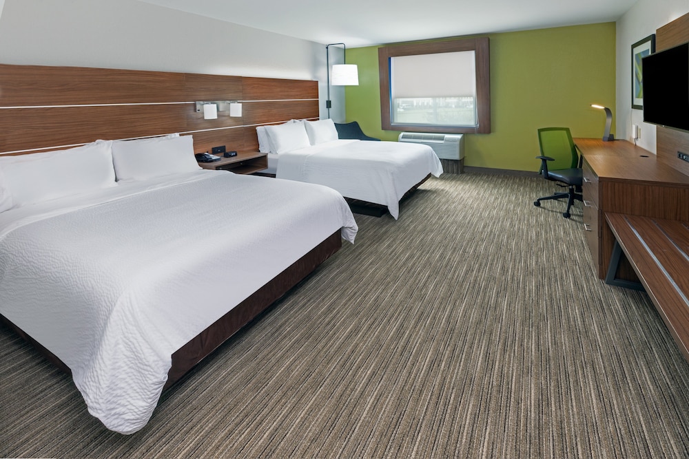 Suite, Multiple Beds - Photo 2