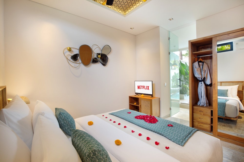 3 Bedroom Villa with Private Pool & Bathtub - Photo 33