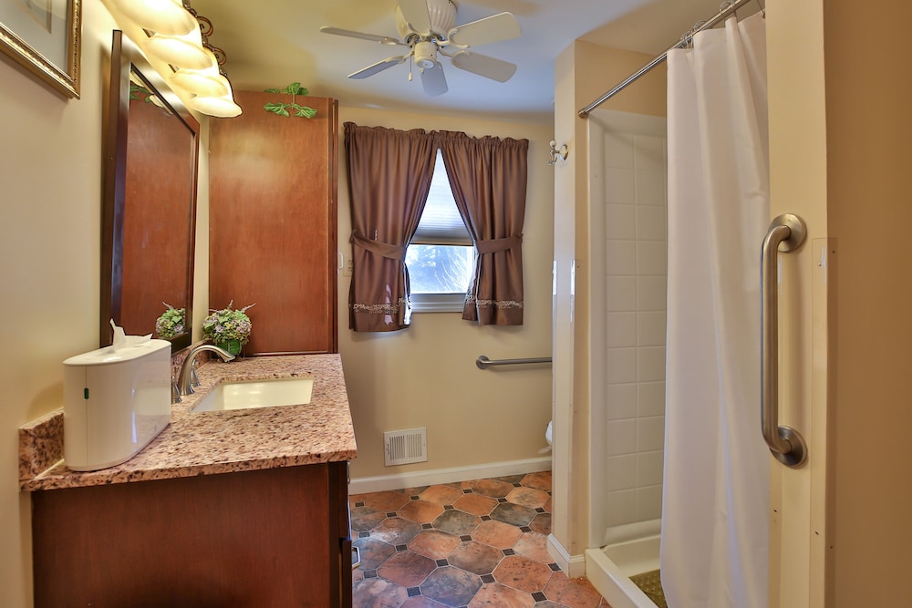 Double or Twin Room, 1 Queen Bed, Accessible, Garden View photo 3