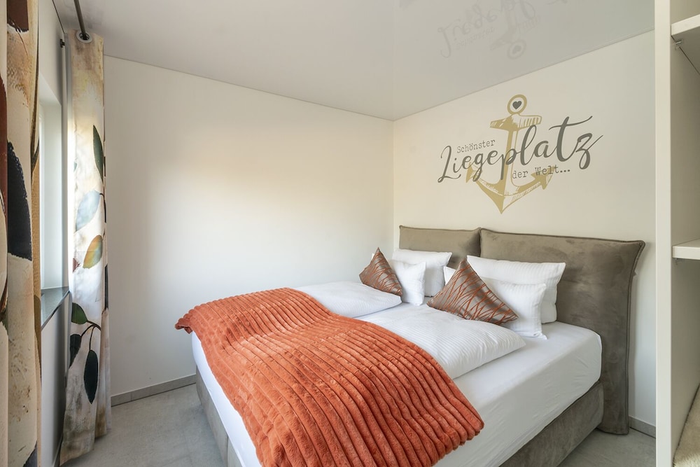 Exclusive Apartment, Ensuite, Lake View (See Lodge)