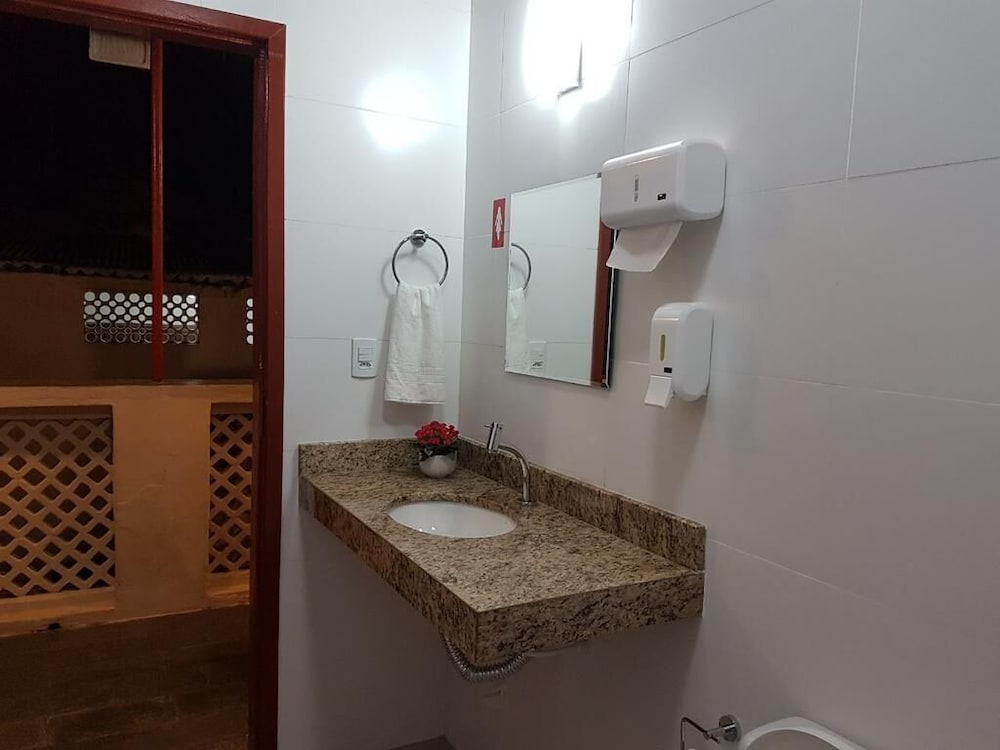 Economy Double Room (Quarto Cinco) photo 2