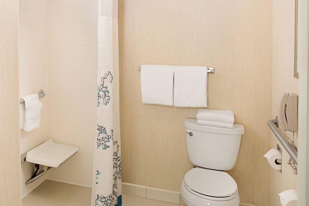 Deluxe Double Room, 2 Bedrooms (Mobility Accessible, Roll-In Shower) - Photo 5