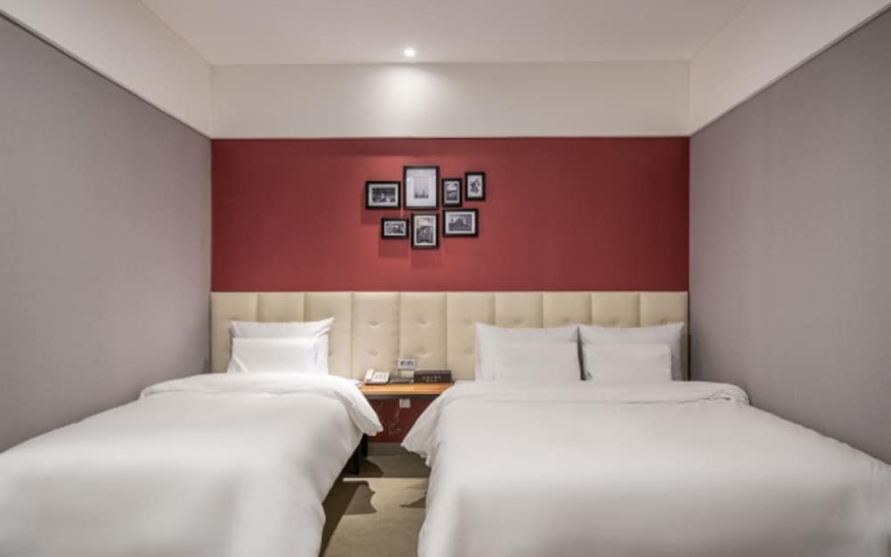 Deluxe Twin Room - Photo 1