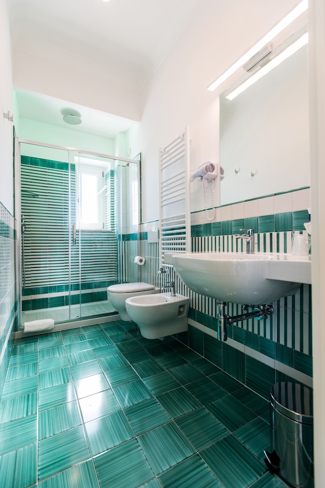 Superior King Room with Spa Bath and Terrace photo 3