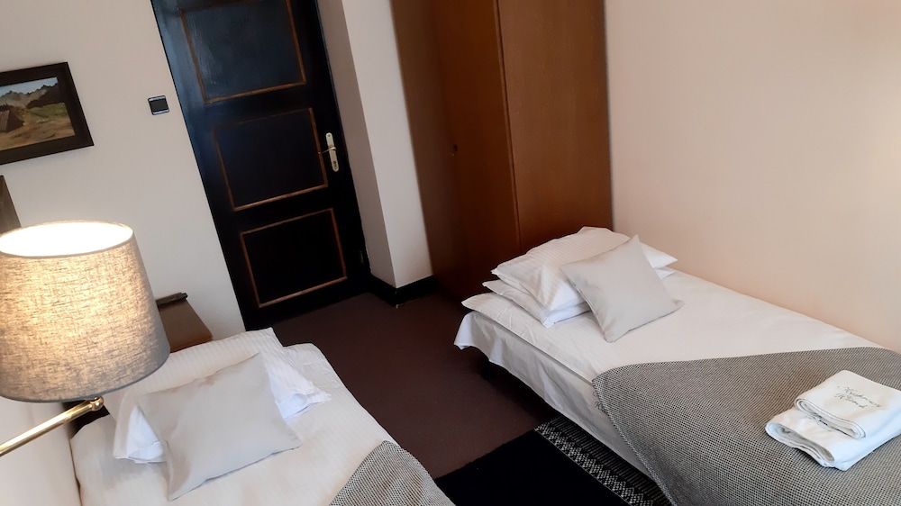 Standard Double Room, 2 Twin Beds photo 2