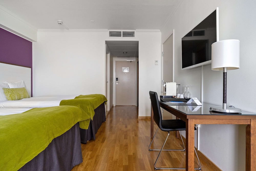 Deluxe Room, 1 Queen Bed, Non Smoking - Photo 4