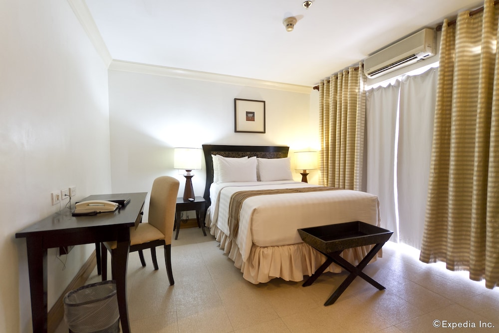 Deluxe Suite (3-bedroom) - Photo 7