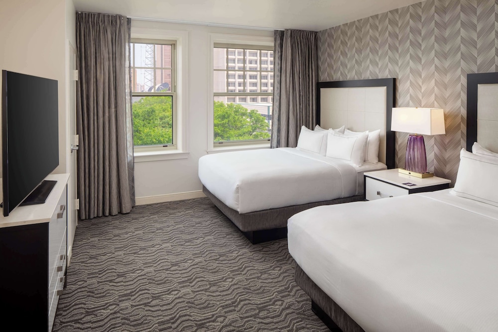 2 Queens 2 Room Suite - Photo 1