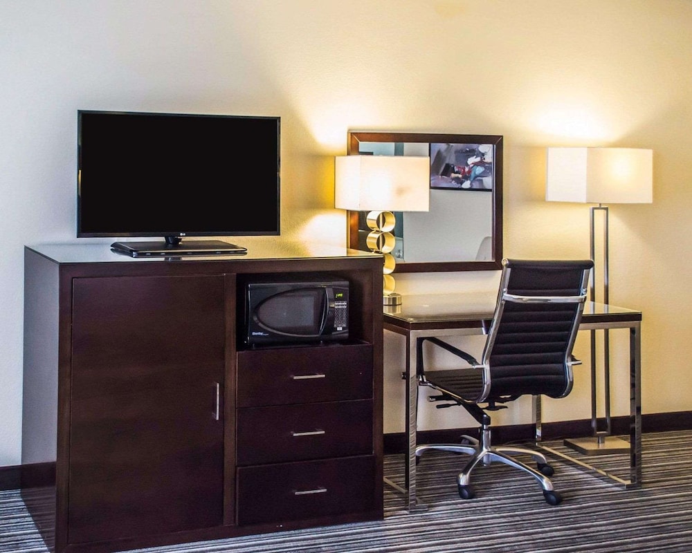 Room, Multiple Beds, Non Smoking - Photo 5