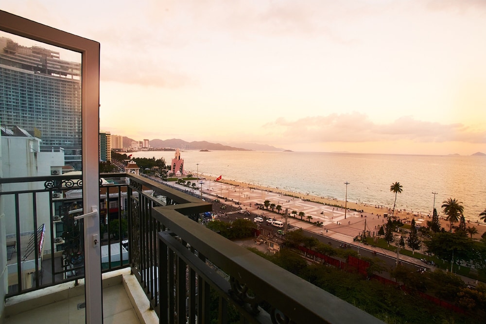 Quadruple Balcony Seaview photo 3