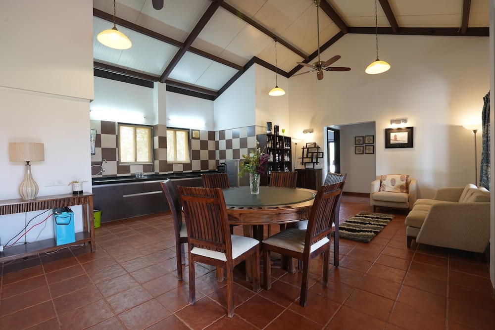 Premium Bungalow, 6 Bedrooms photo 3