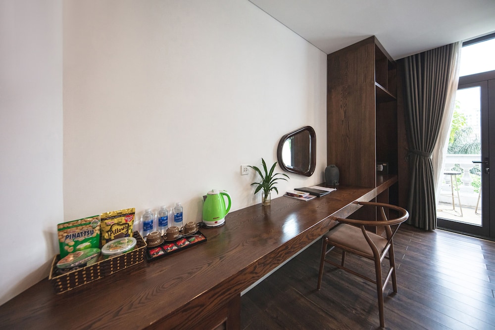 Deluxe Double Room, 1 King Bed, Balcony, Mountain View - Photo 4