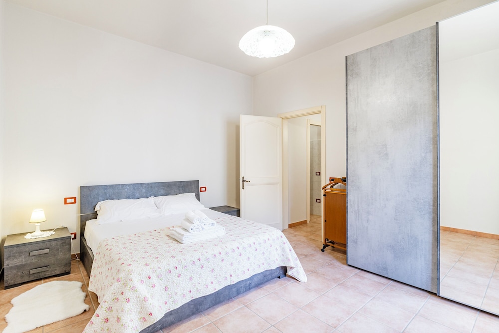 Family House, Multiple Bedrooms, Mountainside (Home Boccaccio Terrace and Chianti)
