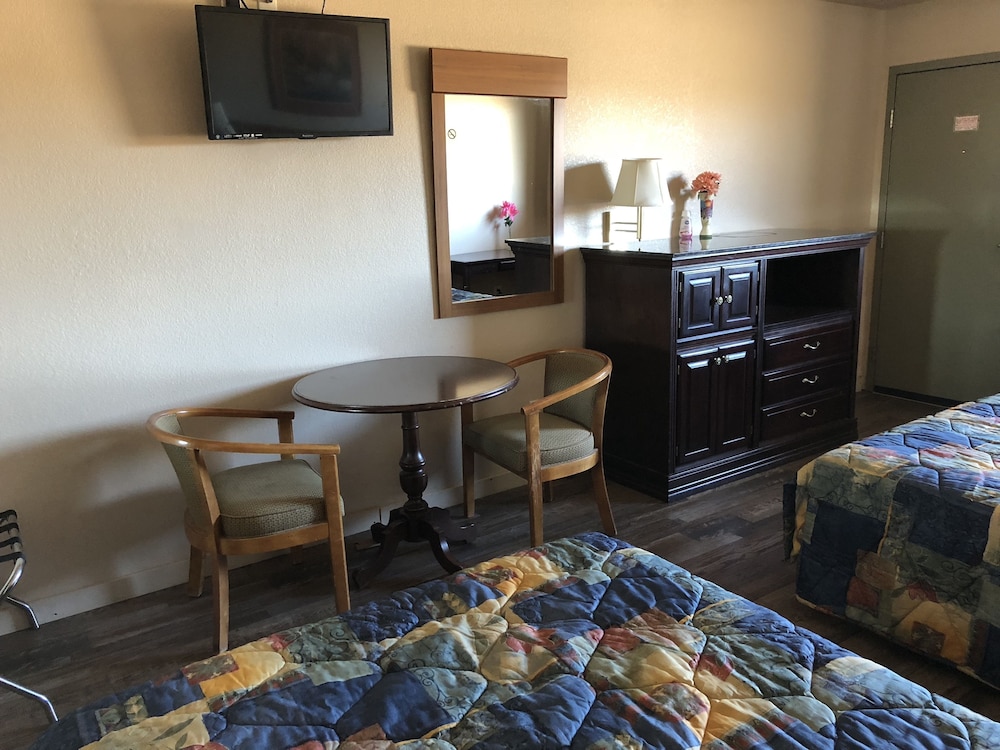 Basic Room, 2 Double Beds photo 3