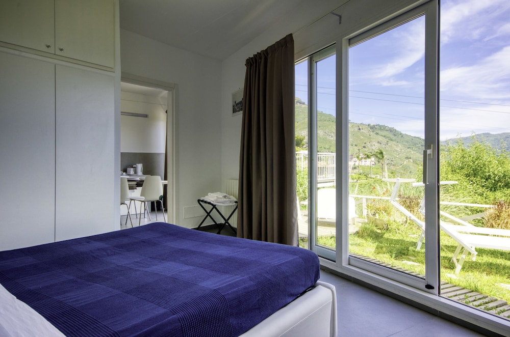 Panoramic Apartment, 1 Bedroom, Sea View, Garden Area with Hydromassage (Private entrance) photo 3