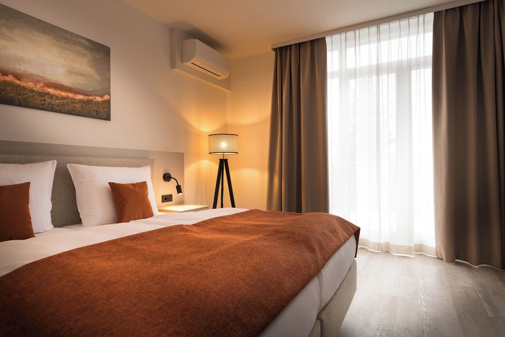 Family Room (Air-conditioning)