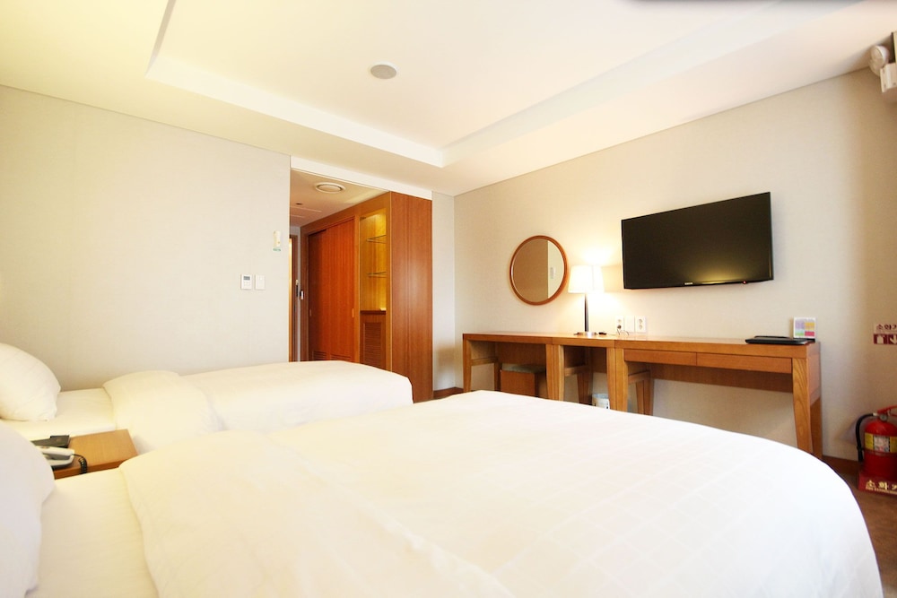 Family Twin Room - Photo 7