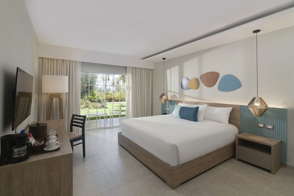 Standard Room, 1 King Bed, Garden View - Photo 6