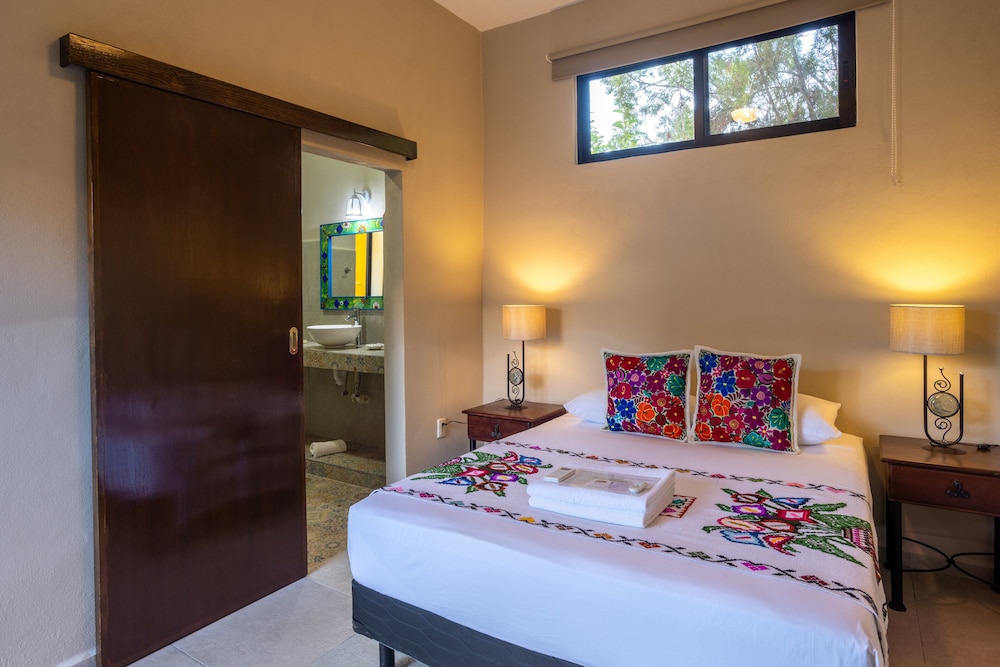 Queen Room - Casa de las Flores