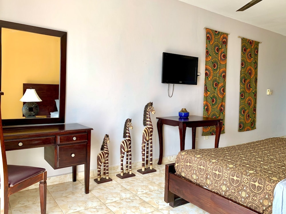 Deluxe Room, 1 King Bed photo 2