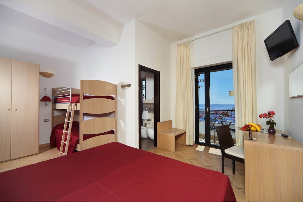 Superior Quadruple Room, Balcony, Ocean View