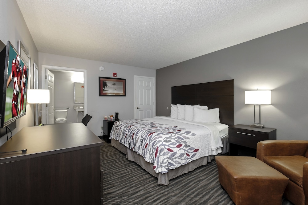 Superior Room, 1 King Bed, Accessible, Non Smoking (Roll-In Shower) - Photo 1