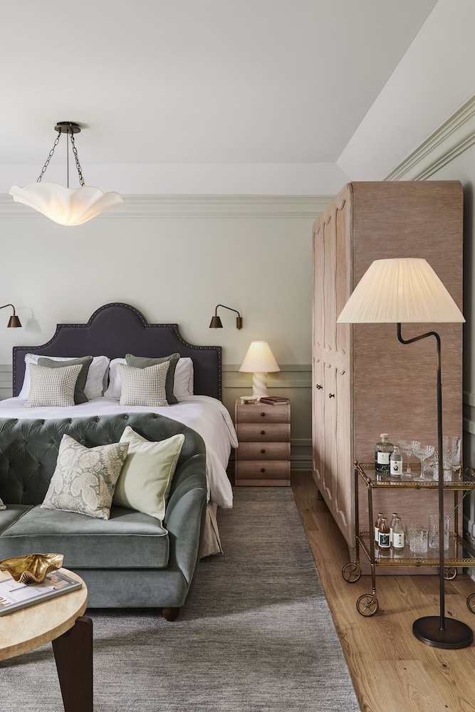 Manor Suite