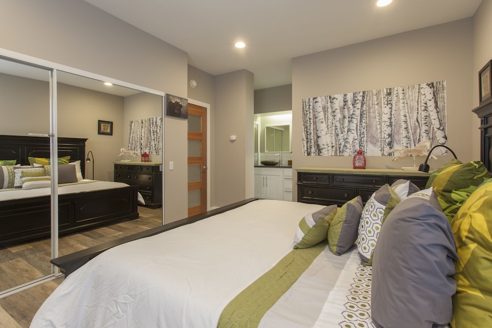 Condo, 2 Bedrooms, Mountain View (Snowcreek #881 Phase V) photo 1