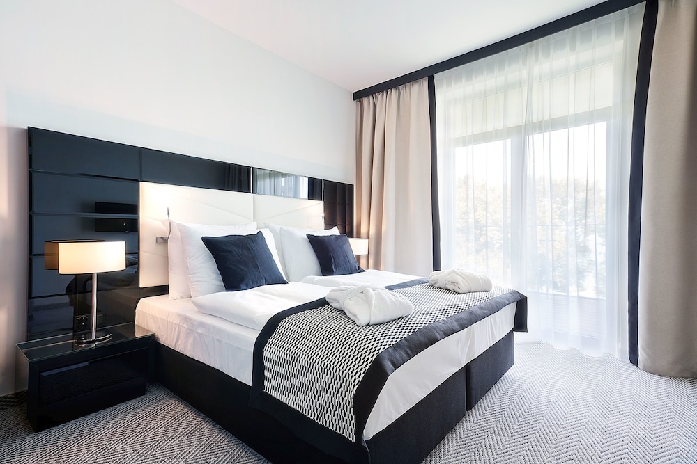 Deluxe Apartment, Partial Sea View