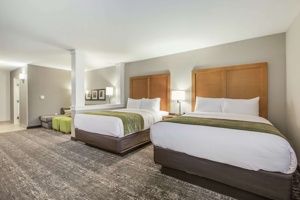 Suite, Multiple Beds, Non Smoking - Photo 3
