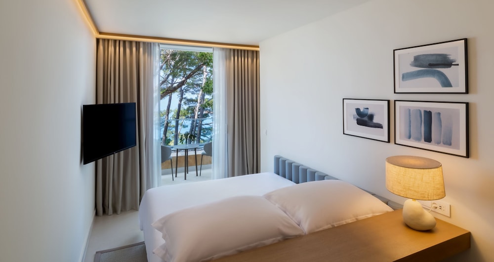 Classic Double Room, Balcony, Partial Sea View - Photo 1