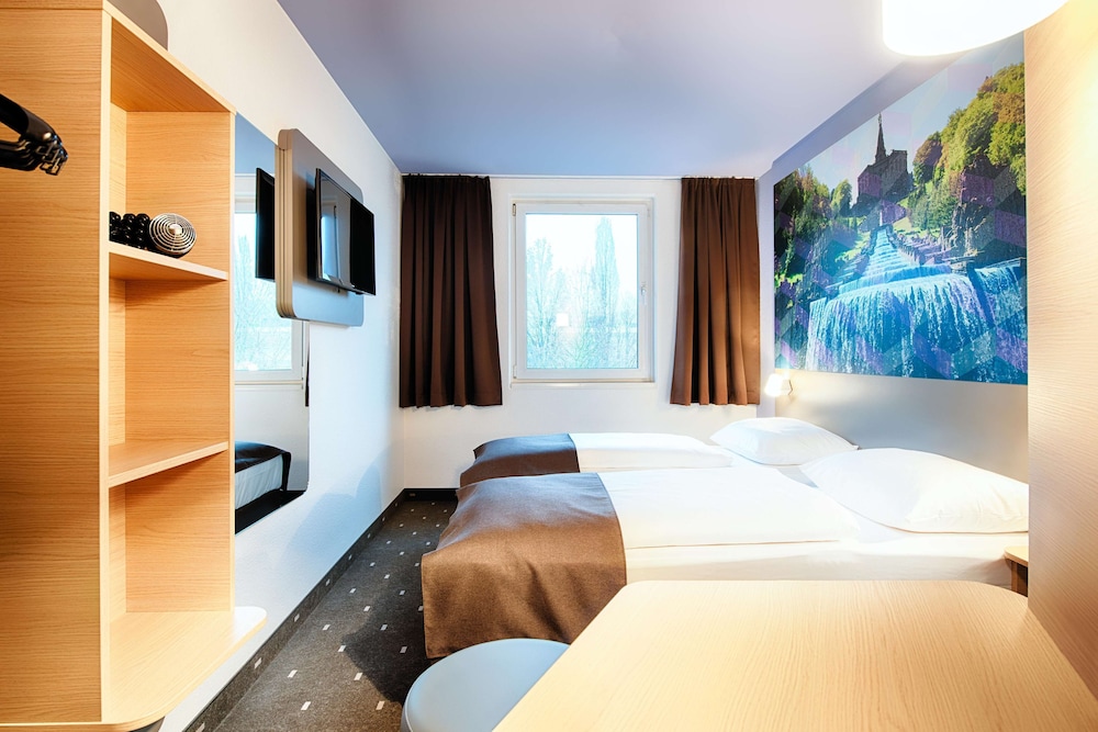 Twin Room - Photo 9