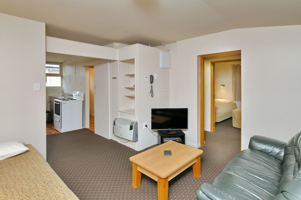 Standard 2-Bedroom Family Unit photo 3