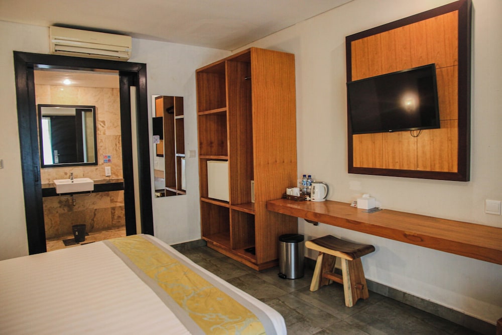 Deluxe Room with Pool Access photo 3