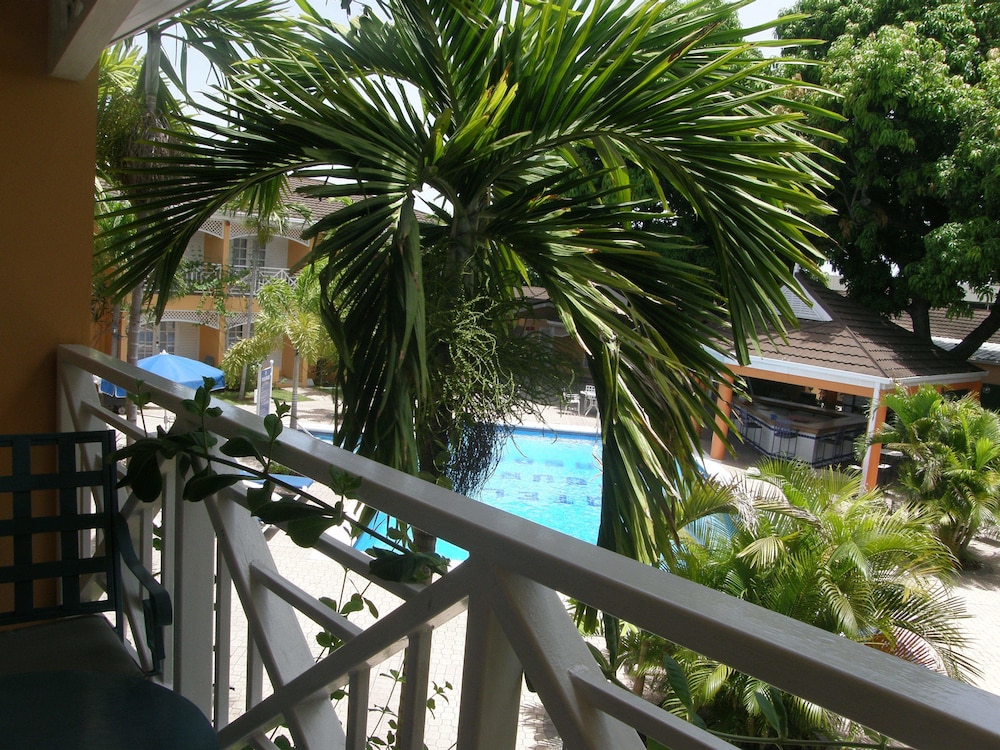 Habitación Superior con Vista a la Piscina
