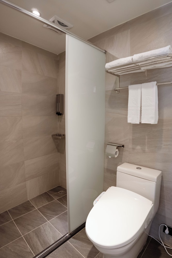 Economy Twin Room - Photo 2