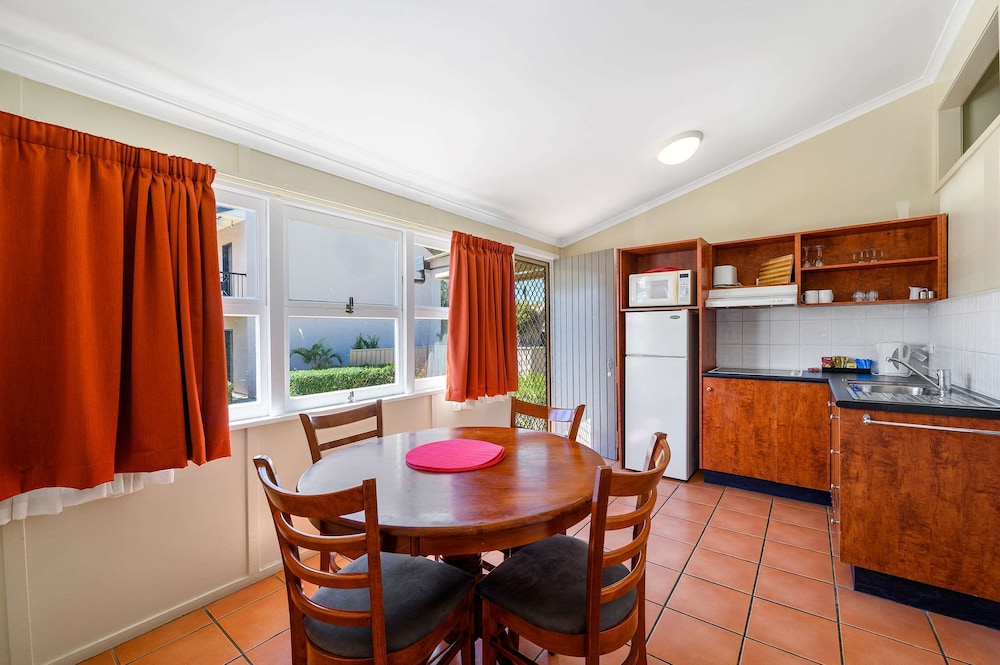 Standard Room, Multiple Beds, Non Smoking - Photo 4