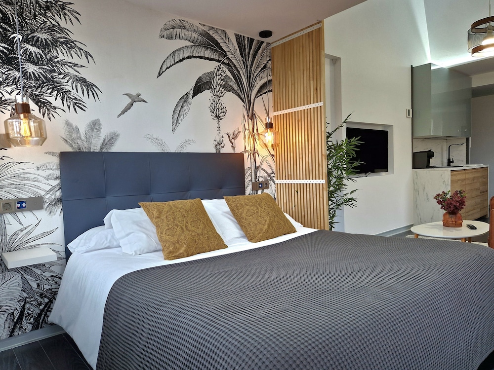 Panoramic Studio, 1 Bedroom, City View, Corner