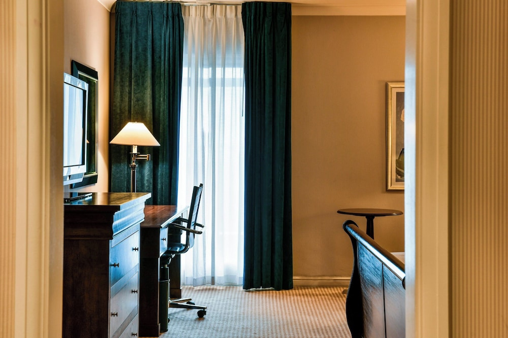 Deluxe Room, 1 Double Bed photo 3